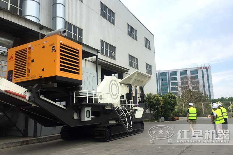 客戶到廠考察移動(dòng)破碎站