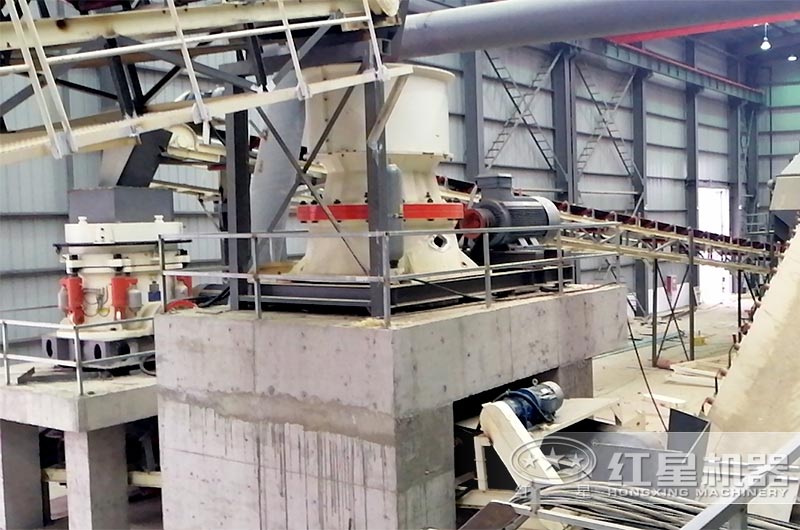 單缸圓錐破碎機作業現場