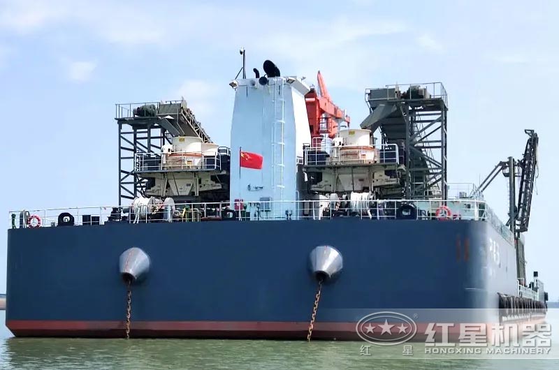 船載砂石場(chǎng)正面拍攝