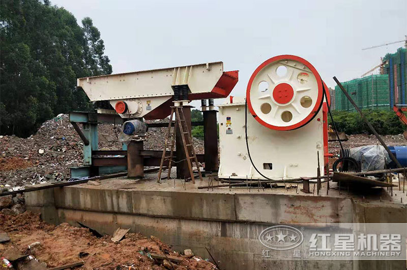 小型固定式破碎機處理建筑垃圾現(xiàn)場