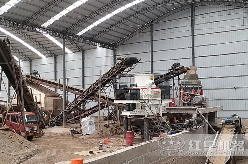 花崗巖洞渣破碎制砂現場