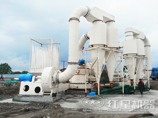 100目滑石粉磨粉機(jī)現(xiàn)場圖 100目滑石粉磨粉機(jī)現(xiàn)場圖