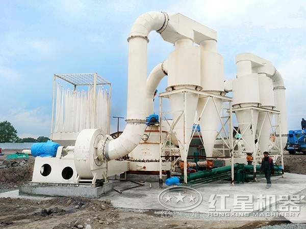 800目石灰石超細(xì)磨粉機(jī)現(xiàn)場(chǎng)作業(yè)圖