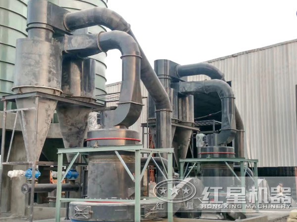 新型雷蒙磨粉機(jī)現(xiàn)場圖 新型雷蒙磨粉機(jī)現(xiàn)場圖