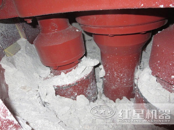 碳酸鈣磨粉機內(nèi)部 碳酸鈣磨粉機內(nèi)部