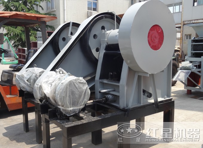 PE–150×250顎式破碎機(jī)帶電機(jī)