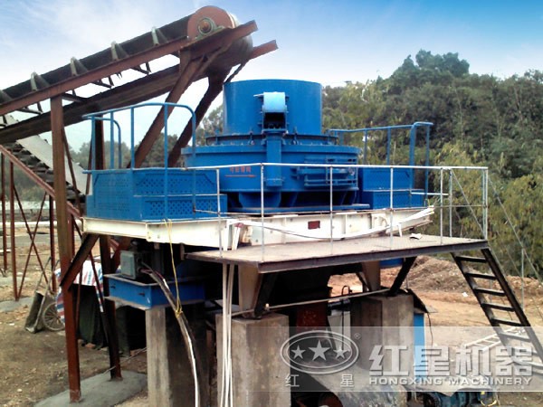 河卵石制砂機(jī)現(xiàn)場作業(yè)圖