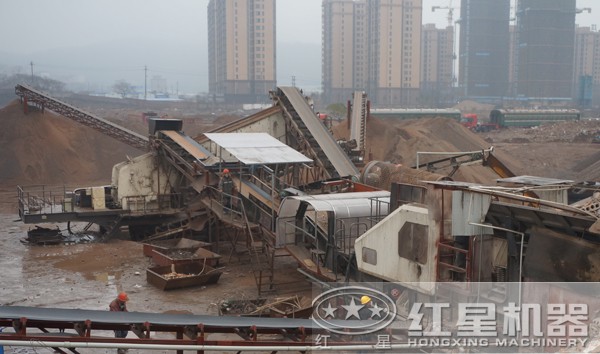 建筑垃圾破碎現(xiàn)場(chǎng) 建筑垃圾破碎現(xiàn)場(chǎng)