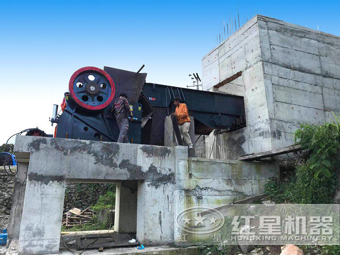 鄂式破碎機(jī) 鄂式破碎機(jī)