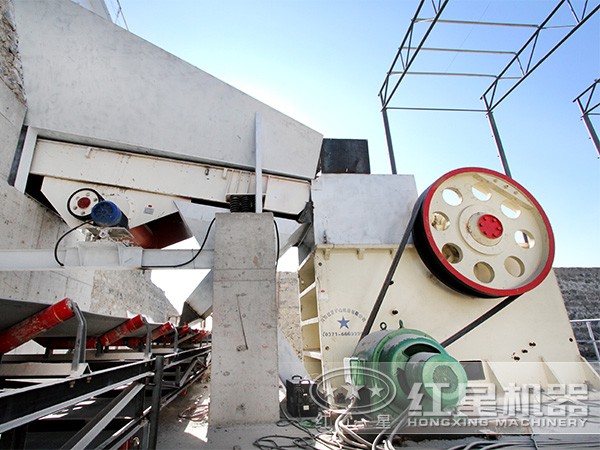 鄂式破碎機(jī)停車時(shí) 鄂式破碎機(jī)停車時(shí)