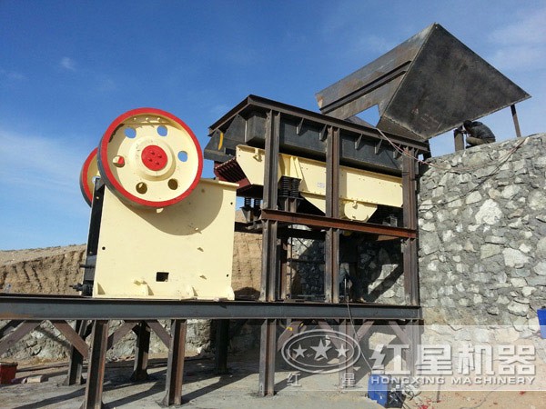 嗑石子機現(xiàn)場作業(yè)圖