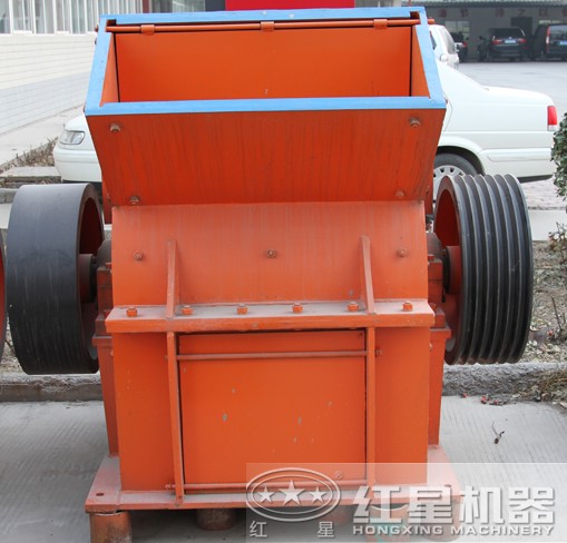 PCΦ800×600錘式破碎機(jī)