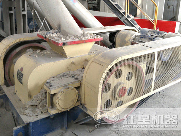 對輥破碎機客戶破碎現場 對輥破碎機客戶破碎現場