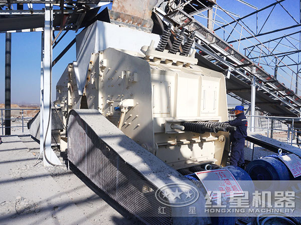 日產500PF反擊式碎石機_嗑石機現場作業 日產500PF反擊式碎石機_嗑石機現場作業