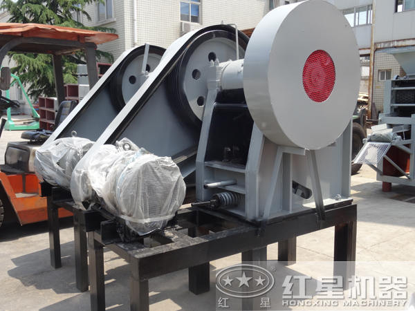 pe200-300側面圖，搭載7.5kw電動機