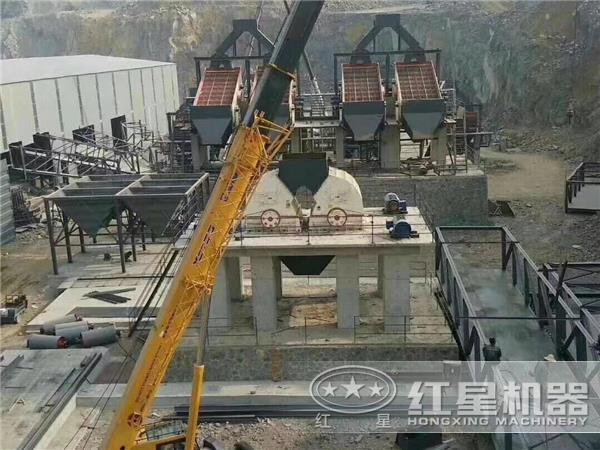 800t/h山石子碎石機現場作業圖 800t/h山石子碎石機現場作業圖