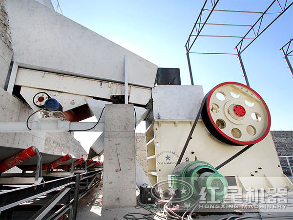 時產30噸400*600石頭破碎機現場作業圖