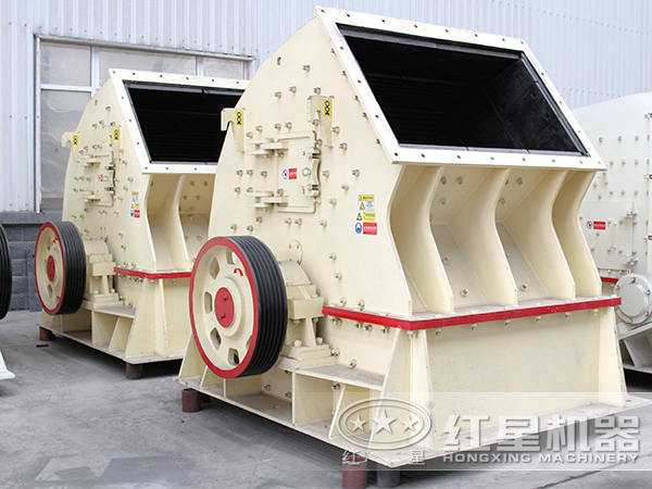 鐵礦石PCZ17116碎石機廠區排列整齊圖