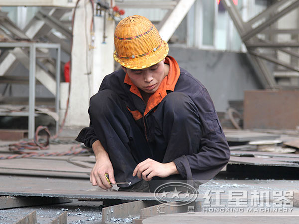 對輥式粉碎機_對滾式粉碎機生產現場