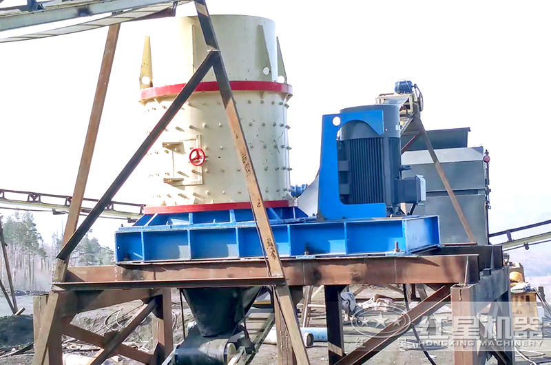 復(fù)合式破碎機(jī)現(xiàn)場(chǎng)安裝中