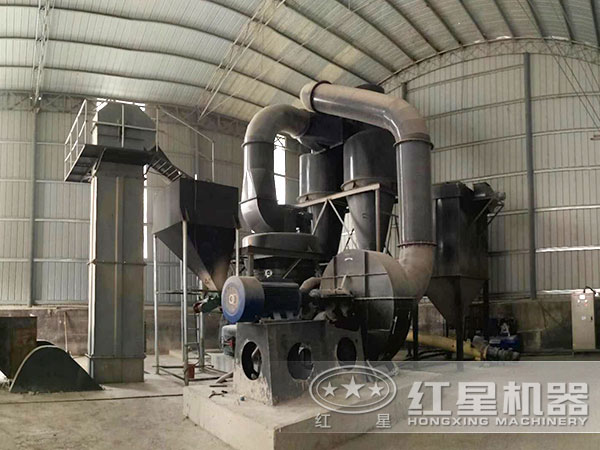 小型立式礦物磨粉機(jī)現(xiàn)場作業(yè) 小型立式礦物磨粉機(jī)現(xiàn)場作業(yè)