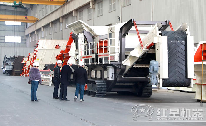 車載移動碎石機(jī)-碎砂機(jī)