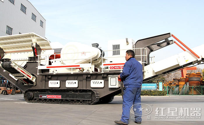 技術(shù)人員一個(gè)遙控操作履帶車(chē)載式碎石設(shè)備 技術(shù)人員一個(gè)遙控操作履帶車(chē)載式碎石設(shè)備