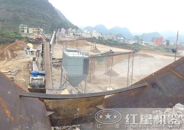 山東泰安時(shí)產(chǎn)500-600噸石灰石破碎生產(chǎn)線
