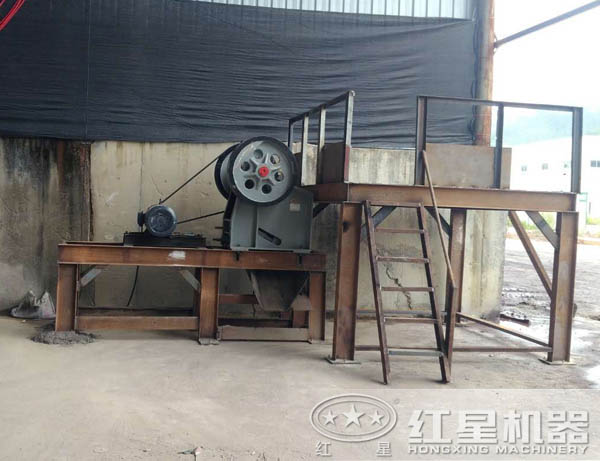 小型PE-150×250顎破機現場安裝