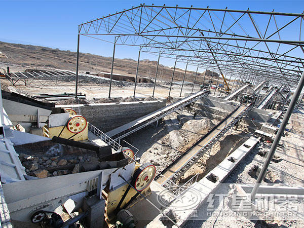 紅星河北客戶大型石料破碎生產(chǎn)線現(xiàn)場(chǎng) 紅星河北客戶大型石料破碎生產(chǎn)線現(xiàn)場(chǎng)