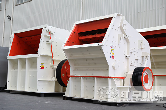粗碎反擊式制砂(沙)機 粗碎反擊式制砂(沙)機
