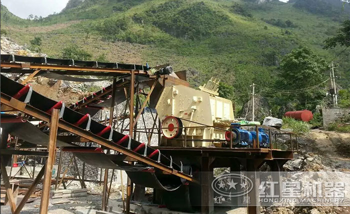 花崗巖制砂現(xiàn)場 花崗巖制砂現(xiàn)場