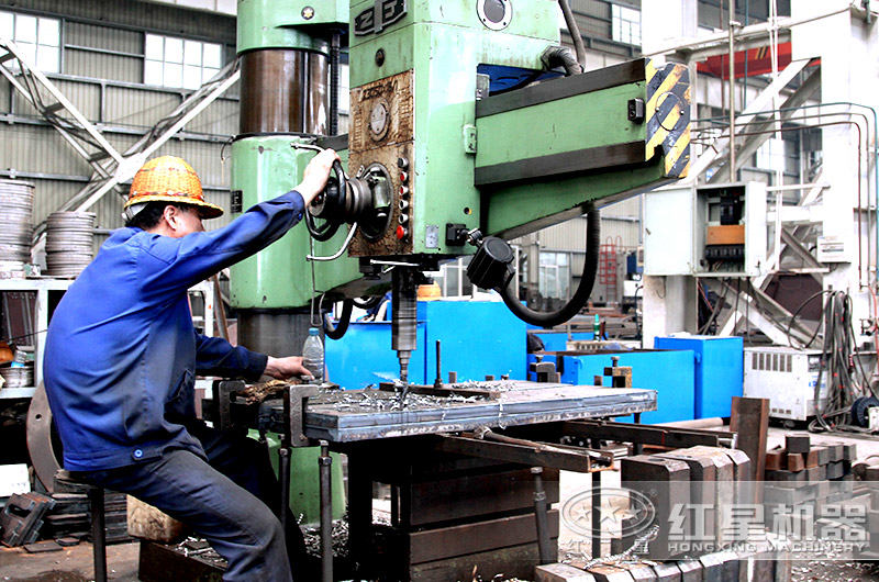 紅星技術(shù)工人作業(yè)實(shí)拍 紅星技術(shù)工人作業(yè)實(shí)拍