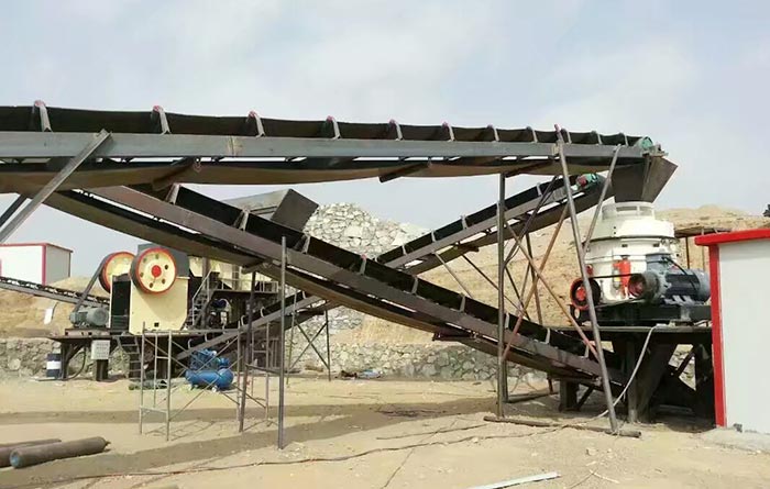 1750圓錐破碎機(jī)作業(yè)現(xiàn)場