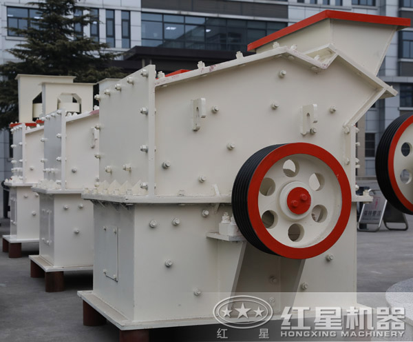 PXJ800×400細碎機側面