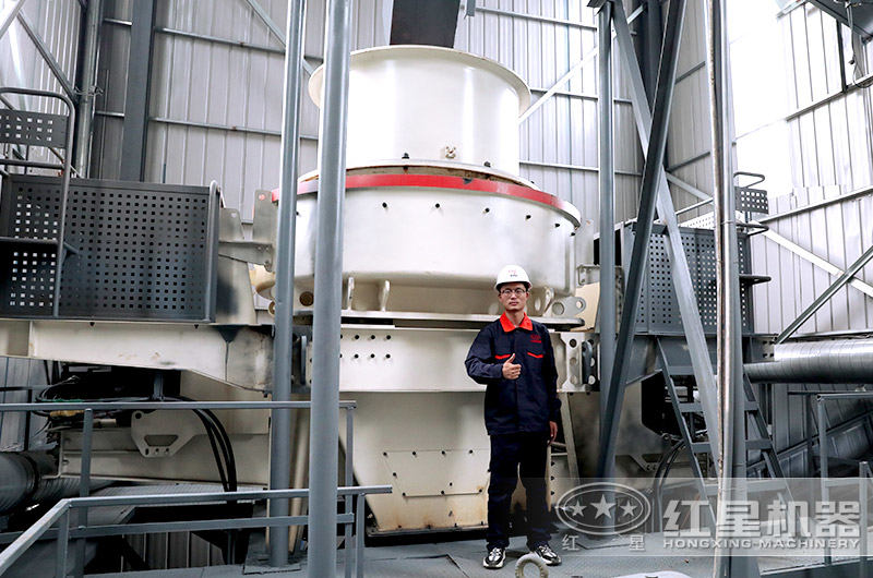 登封客戶環(huán)保制砂現(xiàn)場，紅星技術工程師正在做最后的檢查