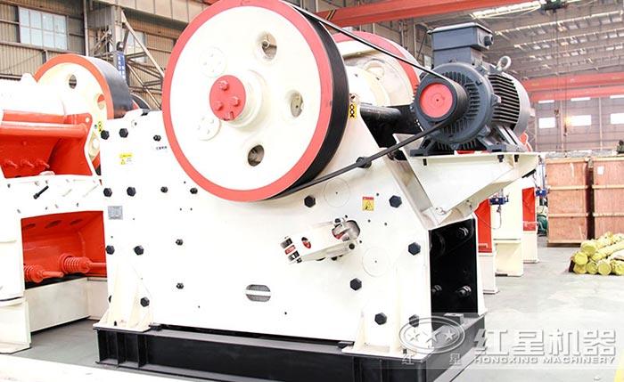 紅星廠家生產(chǎn)的CJ顎式破碎機(jī) 紅星廠家生產(chǎn)的CJ顎式破碎機(jī)