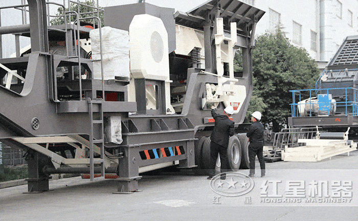 紅星客戶參觀車載渣土粉碎機 紅星客戶參觀車載渣土粉碎機