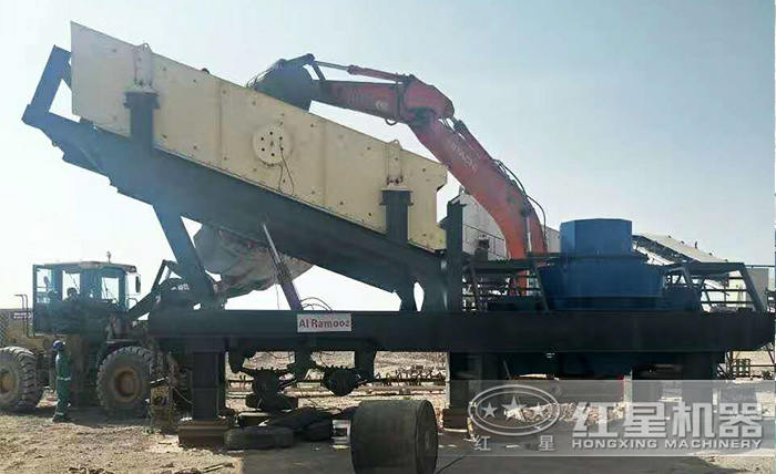 移動(dòng)卵石破碎機(jī)作業(yè)現(xiàn)場(chǎng)