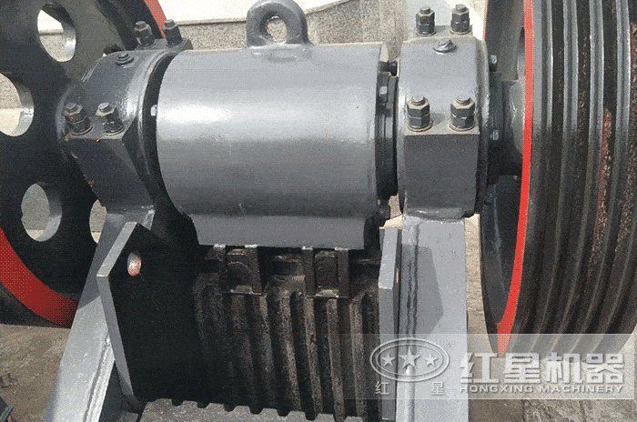 顎式破碎機(jī)進(jìn)料口細(xì)節(jié)展示