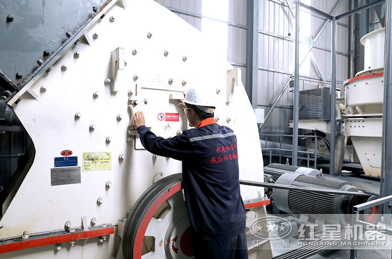 河南輝縣投入一臺PCZ重錘式破碎機生產