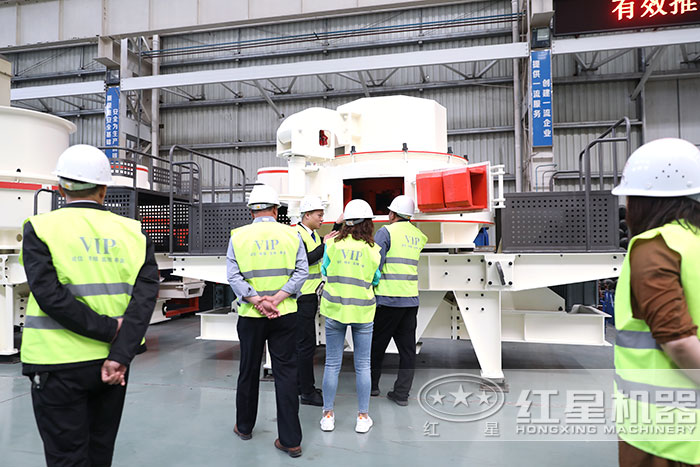 用戶到廠參觀固定的細(xì)沙制砂機(jī)