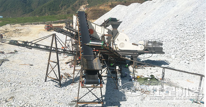 搭載重錘式破碎機施工作業