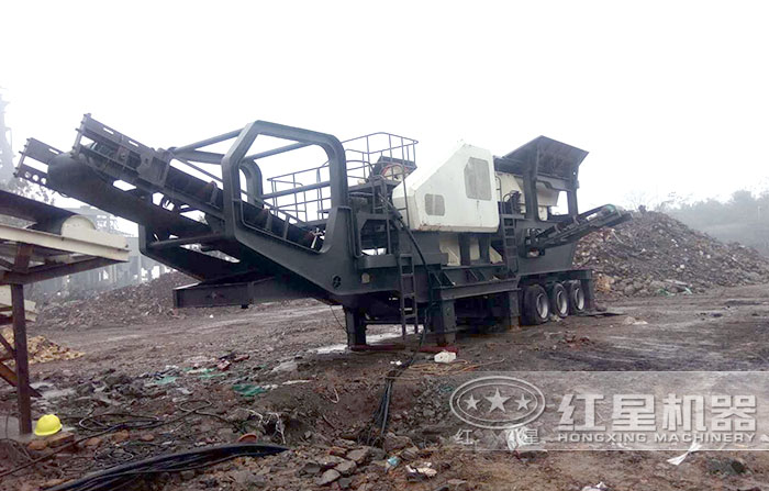 輪胎可移動(dòng)破碎機(jī)就地施工現(xiàn)場