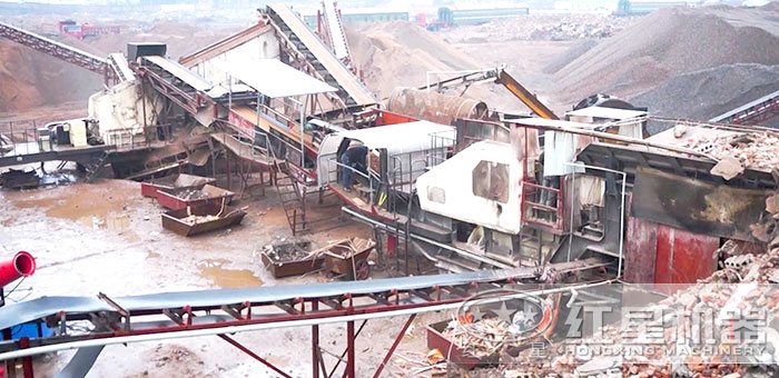 可移動(dòng)破碎機(jī)粉碎混凝土施工現(xiàn)場