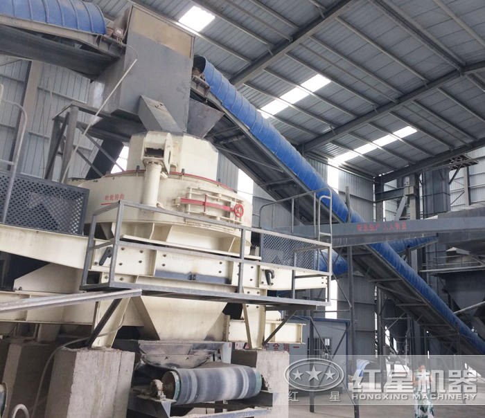 沖擊式破碎機(jī)工作現(xiàn)場 沖擊式破碎機(jī)工作現(xiàn)場