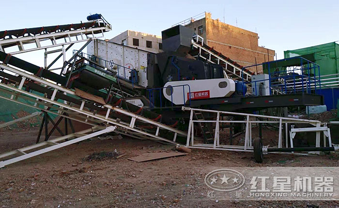 搭載反擊破的移動(dòng)破碎機(jī)