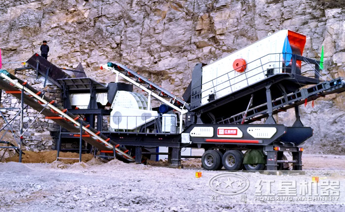 搭載錘式破碎機(jī)的移動(dòng)破現(xiàn)場(chǎng)