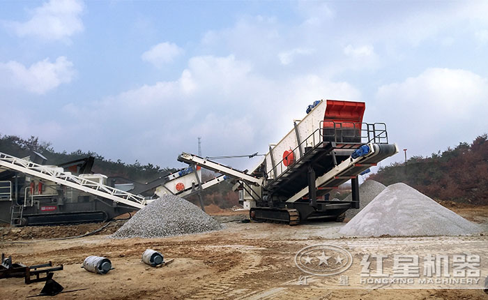 履帶設(shè)計下的移動石頭制沙現(xiàn)場 履帶設(shè)計下的移動石頭制沙現(xiàn)場
