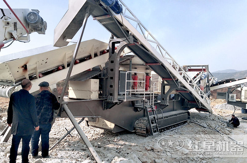 履帶液壓巖石粉碎機直達用戶現場